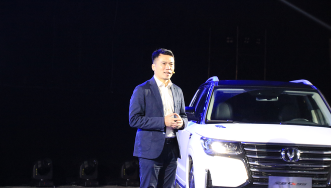 长安汽车乘用车营销事业部副总经理 潘欣欣 讲解全新CS95
