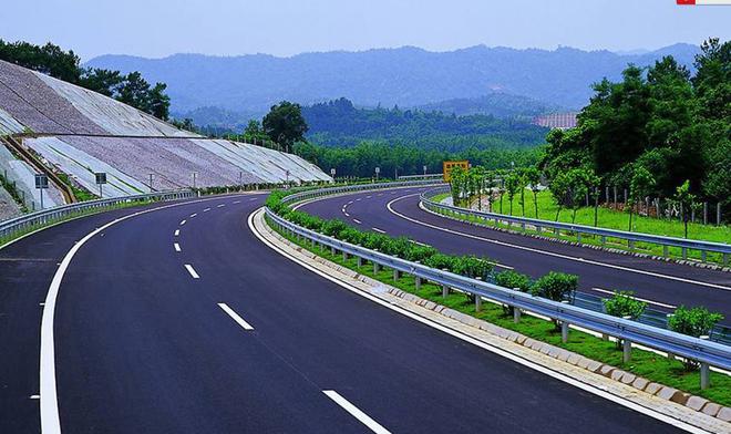 公安部交管局:任何单位和个人不得以疫情防控为由擅自封闭高速公路
