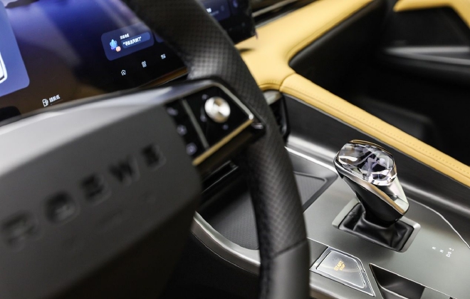 实拍第三代荣威RX5 实现全面进化