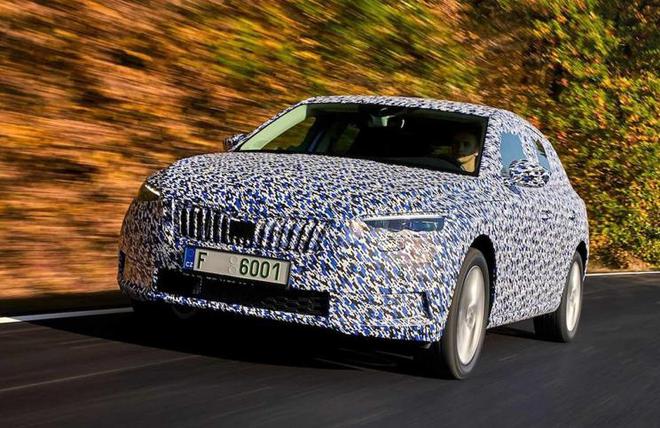 斯柯达SCALA路试谍照曝光 明年3月发布