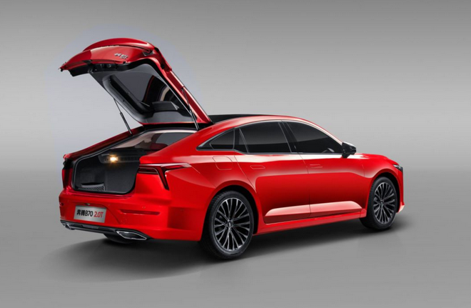 要空间也要动力 家轿选奔腾B70 2.0T还是吉利星瑞