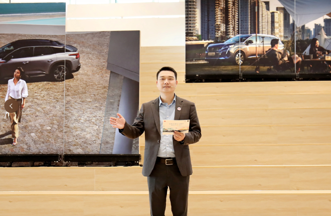 “从故宫到凡尔赛宫”成都站暨神龙汽车32周年庆召开