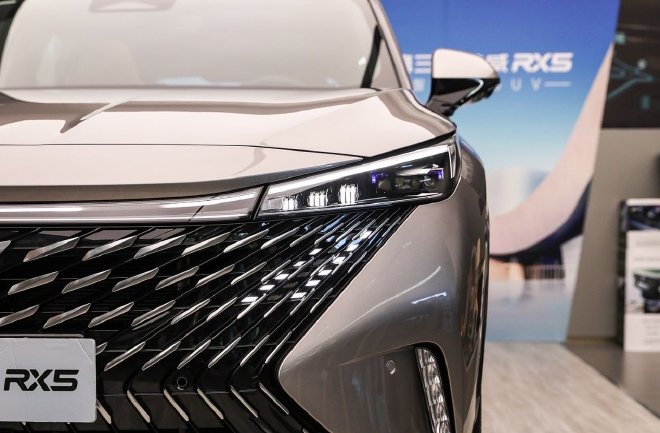 实拍第三代荣威RX5 实现全面进化