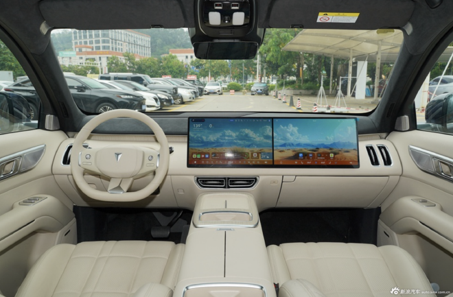 彰显中国智造新水准 深蓝S09成为世界新能源汽车大会指定用车