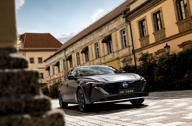 东风日产公布“油电同智”战略首车 天籁·鸿蒙座舱新车首发亮相