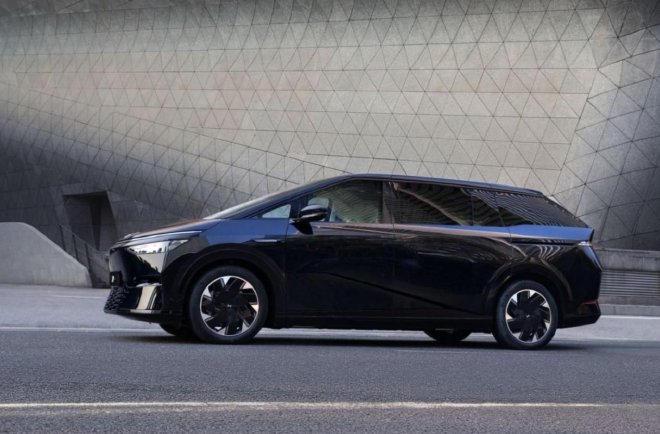 一台智能豪华纯电MPV该是什么样 来看小鹏X9给的答案