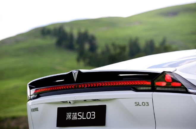 高光时刻 深蓝SL03获德国红点国际设计大奖