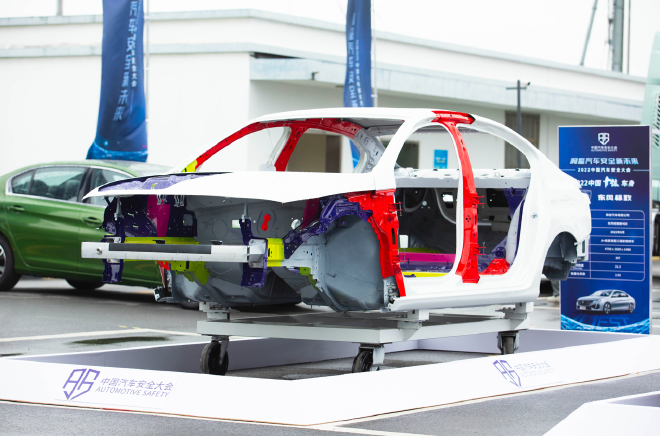 新408获“2022中国十佳车身”“最佳材料”双奖