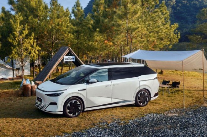 一台智能豪华纯电MPV该是什么样 来看小鹏X9给的答案