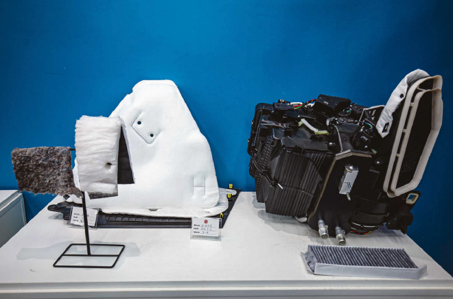 “从故宫到凡尔赛宫”成都站暨神龙汽车32周年庆召开