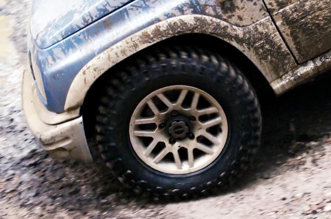 路虎卫士换标复活 英力士Grenadier越野车曝光