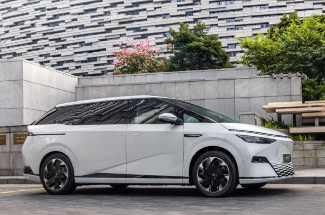 一台智能豪华纯电MPV该是什么样 来看小鹏X9给的答案