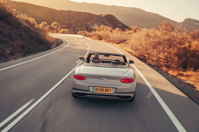 车影志:让人一眼便心动的绝色尤物