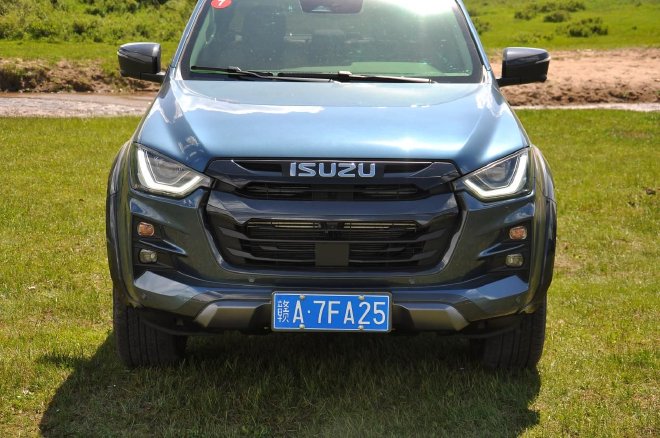 Pickup trucks can also be so easy to drive. Test drive Jiangxi Isuzu's new D-MAX V-CROSS