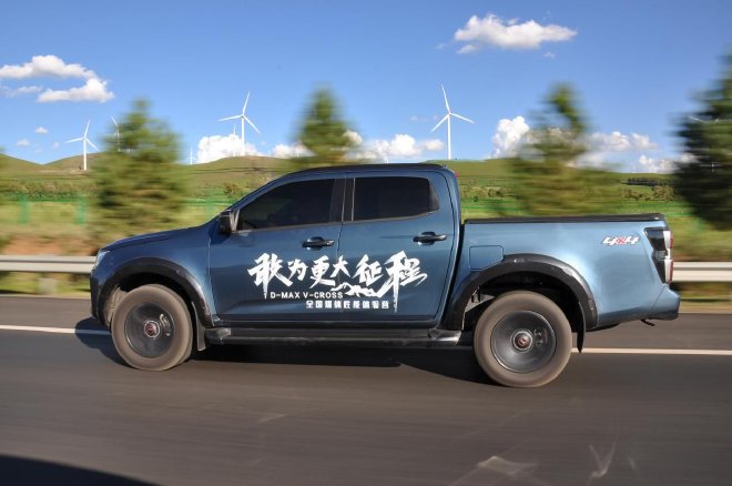 Pickup trucks can also be so easy to drive. Test drive Jiangxi Isuzu's new D-MAX V-CROSS