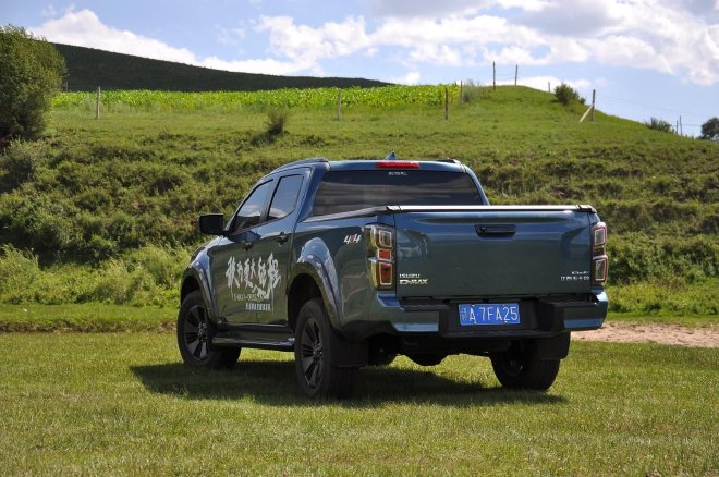Pickup trucks can also be so easy to drive. Test drive Jiangxi Isuzu's new D-MAX V-CROSS