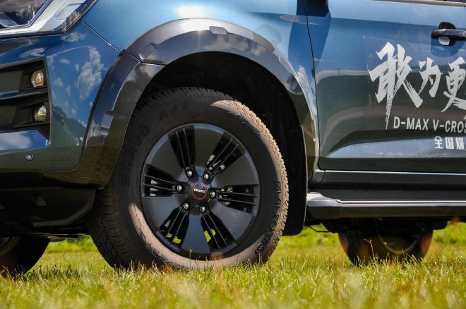 Pickup trucks can also be so easy to drive. Test drive Jiangxi Isuzu's new D-MAX V-CROSS