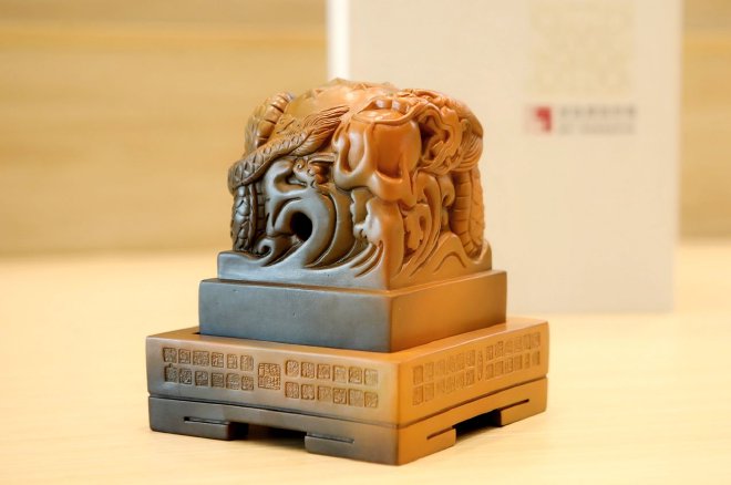 “从故宫到凡尔赛宫”成都站暨神龙汽车32周年庆召开