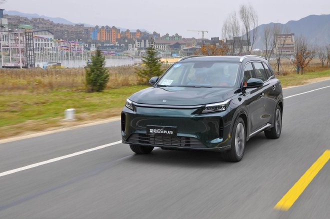 试驾蓝电E5 PLUS 静态表现出色 性价比拉满