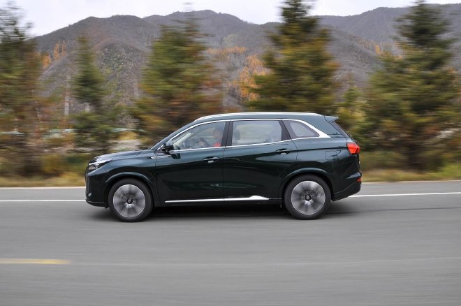 试驾蓝电E5 PLUS 静态表现出色 性价比拉满