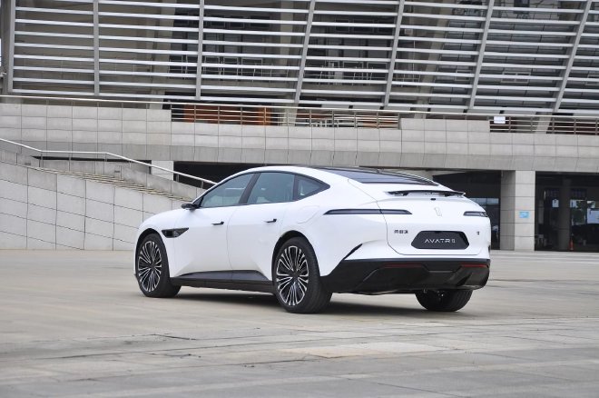 阿维塔12双动力上市 售价26.99万-42.99万元