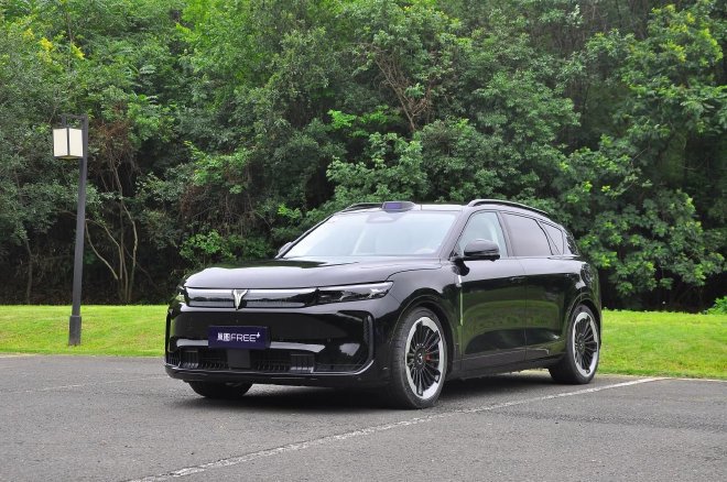 岚图FREE+正式上市 售价21.99-27.99万元