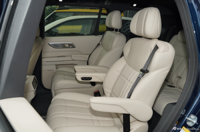 彰显中国智造新水准 深蓝S09成为世界新能源汽车大会指定用车