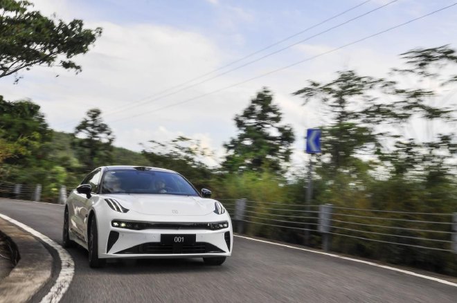 焕新极氪001上市 权益后限时售价25.98万元起