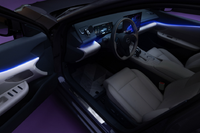 东风日产公布“油电同智”战略首车 天籁·鸿蒙座舱新车首发亮相