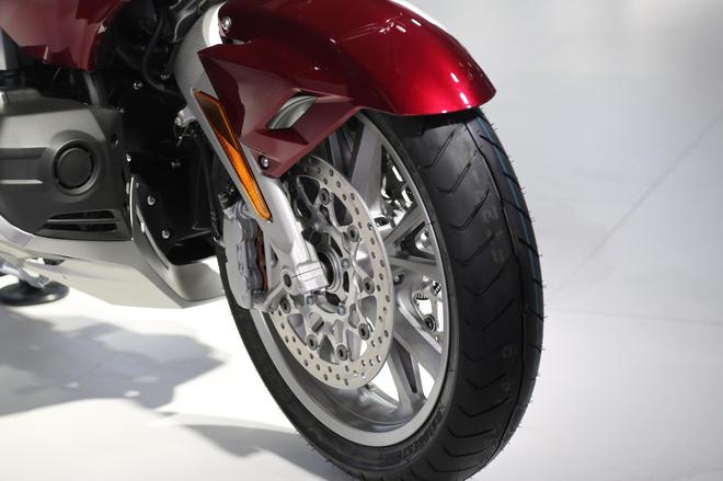 6缸的旗舰摩托车，起售价将40万元起的本田Gold Wing（金翼）