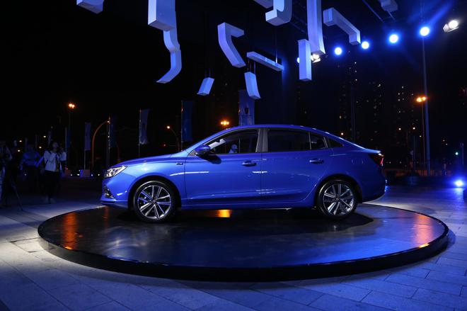 荣威i5正式上市 售价6.89-11.59万元