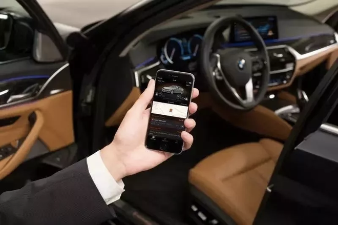 客户可以通过“BMW云端互联”应用软件,申请保养和保修服务
