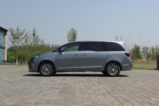 售价23.29万元起 别克GL8家族新成员正式上市