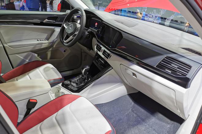 2020粤港澳车展:一汽-大众首款轿跑SUV探岳X 预售23.6万起