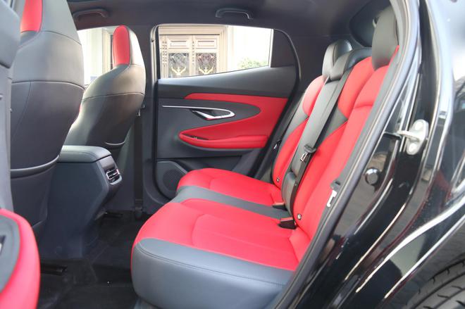 2020粤港澳车展:未来科技量产车 长安UNI-T预售11.59万元