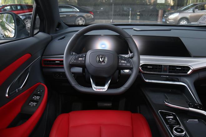 2020粤港澳车展:未来科技量产车 长安UNI-T预售11.59万元