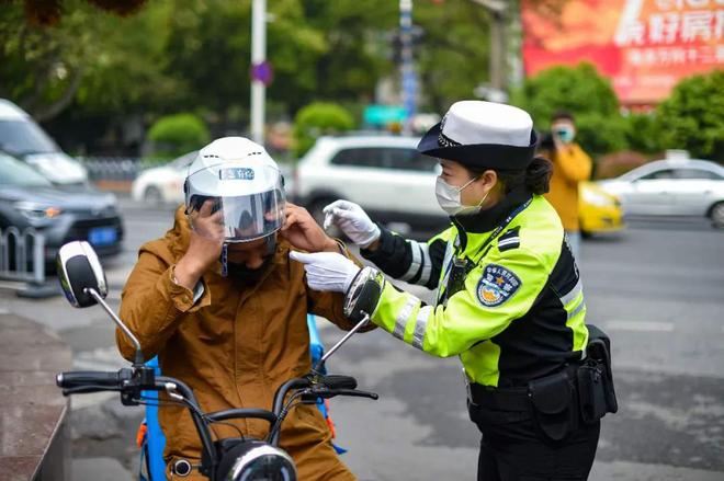 热浪|南京：7月1日起电动自行车驾乘人员必须戴头盔 违者最高罚50元