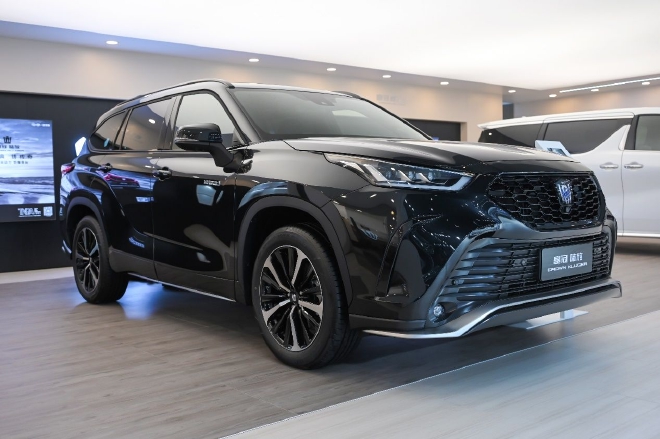 2022广州车展:两款全新皇冠车型发布