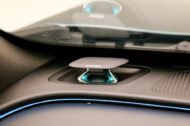 全面进化的智能纯电轿跑 实拍小鹏P7i