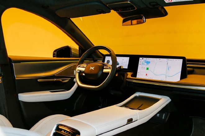 全面进化的智能纯电轿跑 实拍小鹏P7i