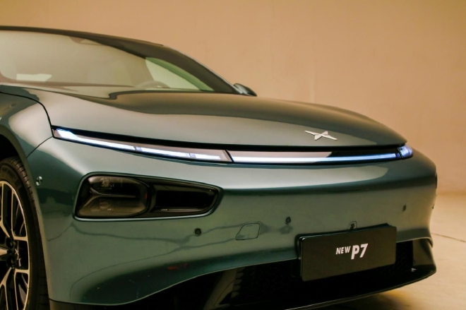 全面进化的智能纯电轿跑 实拍小鹏P7i