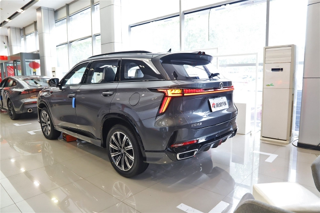 细节质感升级 到店实拍第三代长安CS75PLUS
