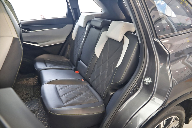 细节质感升级 到店实拍第三代长安CS75PLUS