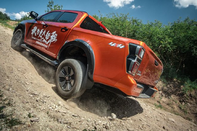 Pickup trucks can also be so easy to drive. Test drive Jiangxi Isuzu's new D-MAX V-CROSS
