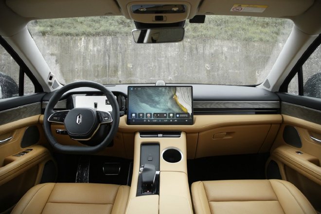 车厂造手机,手机厂造汽车 是双向奔赴,还会殊途同归