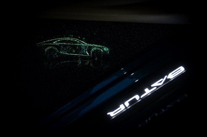 宾利BATUR车型引入光塑效果 开启数字个性化定制新篇章