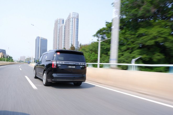 一把座椅价值50万?!沉浸式体验极氪009光辉