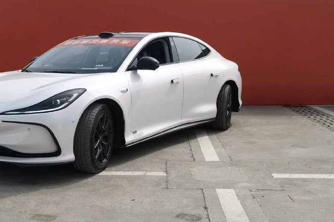 智慧驾控是亮点 试驾智己L6