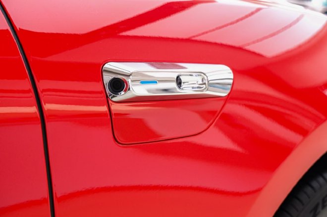 “鲜衣怒马”不为过 AITO问界新M5到店实拍