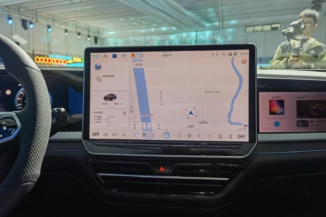 年轻气场全开,实拍上汽大众帕萨特Pro